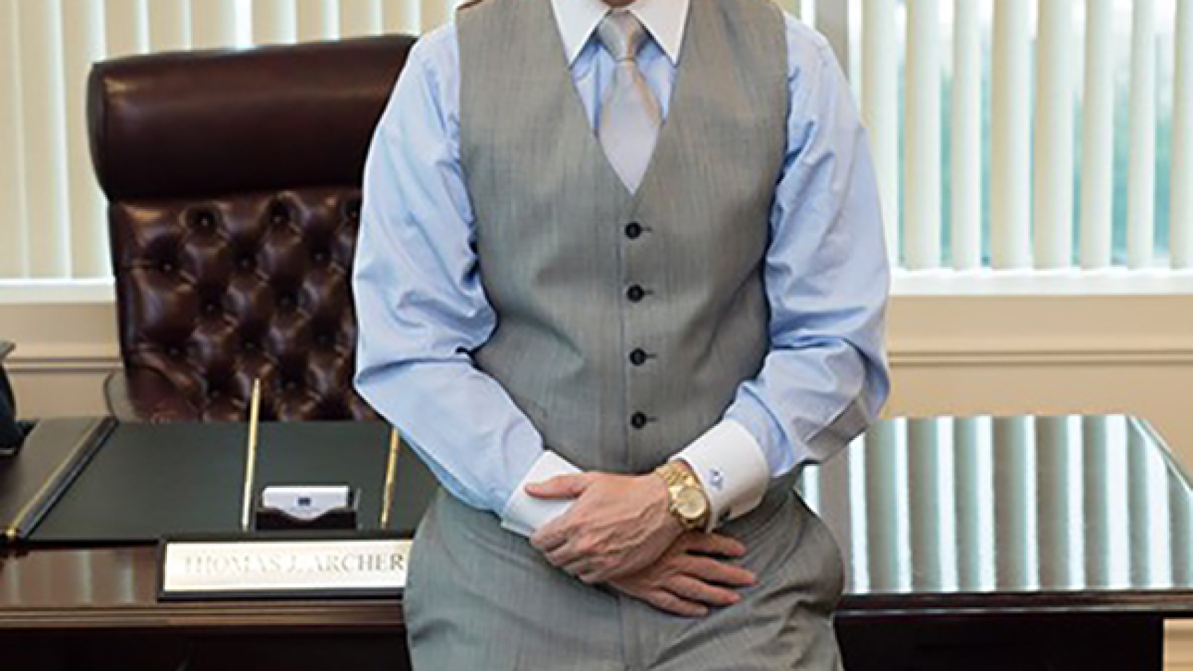 tom-archer-desk
